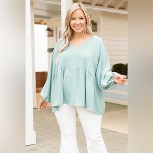 QUEEN FOR A DAY Top from CHIC SOUL in Aloe XL more like a 2X NEVER WORN Flowy 😍